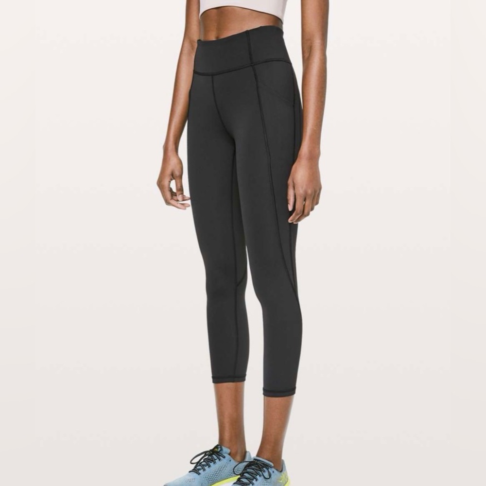 L-76 🍋 Lululemon 🍋 Time To Sweat Crop *23"